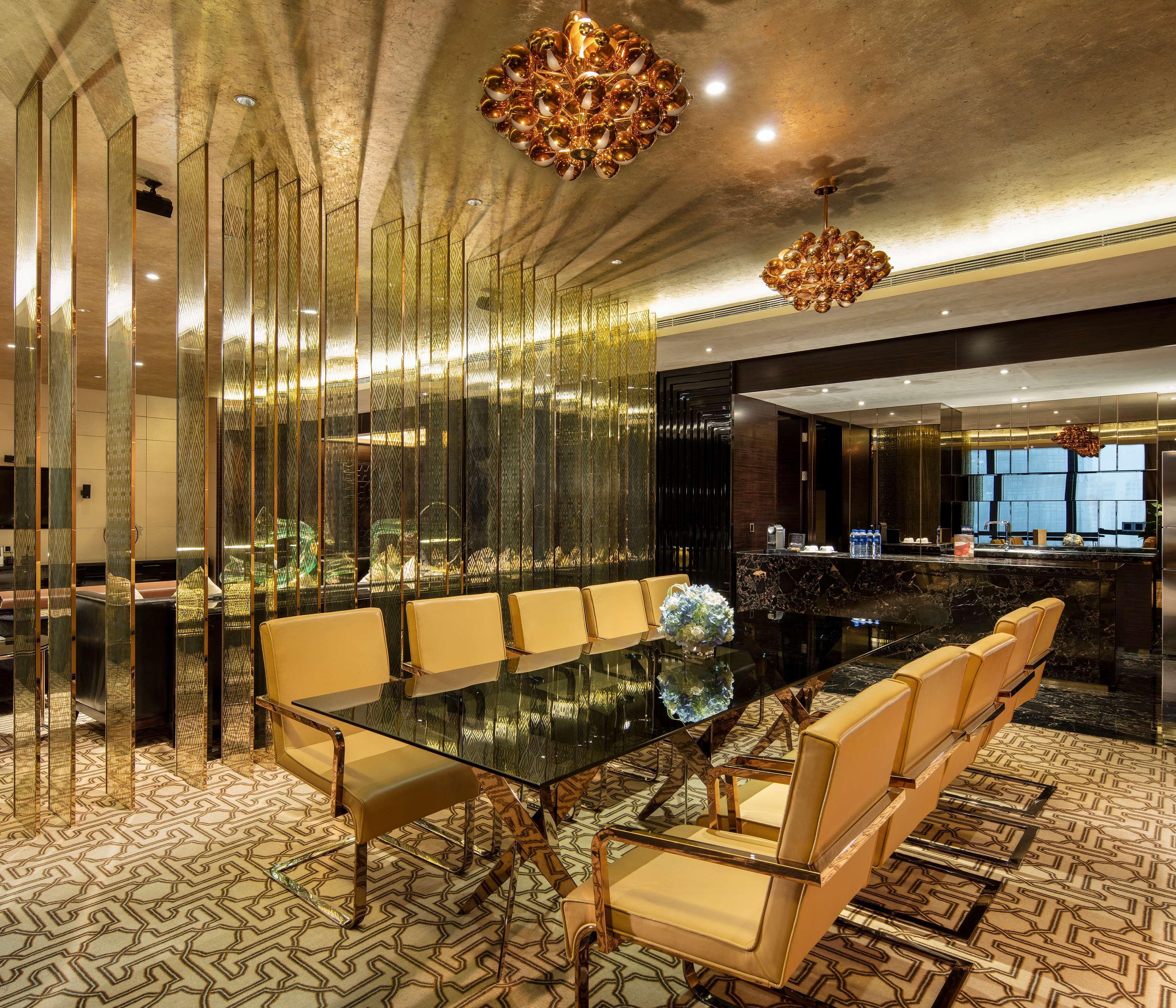 Hilton Shenzhen Futian, Metro Station At Hotel Front Door, Close To Futian Convention & Exhibition Center Dış mekan fotoğraf