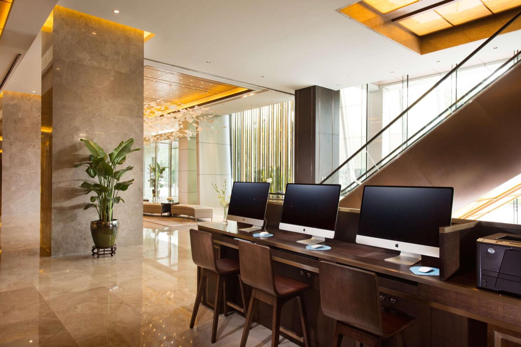 Hilton Shenzhen Futian, Metro Station At Hotel Front Door, Close To Futian Convention & Exhibition Center Dış mekan fotoğraf