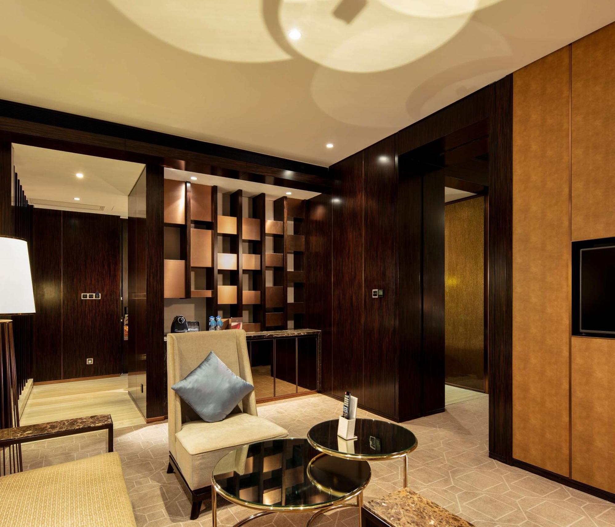 Hilton Shenzhen Futian, Metro Station At Hotel Front Door, Close To Futian Convention & Exhibition Center Dış mekan fotoğraf
